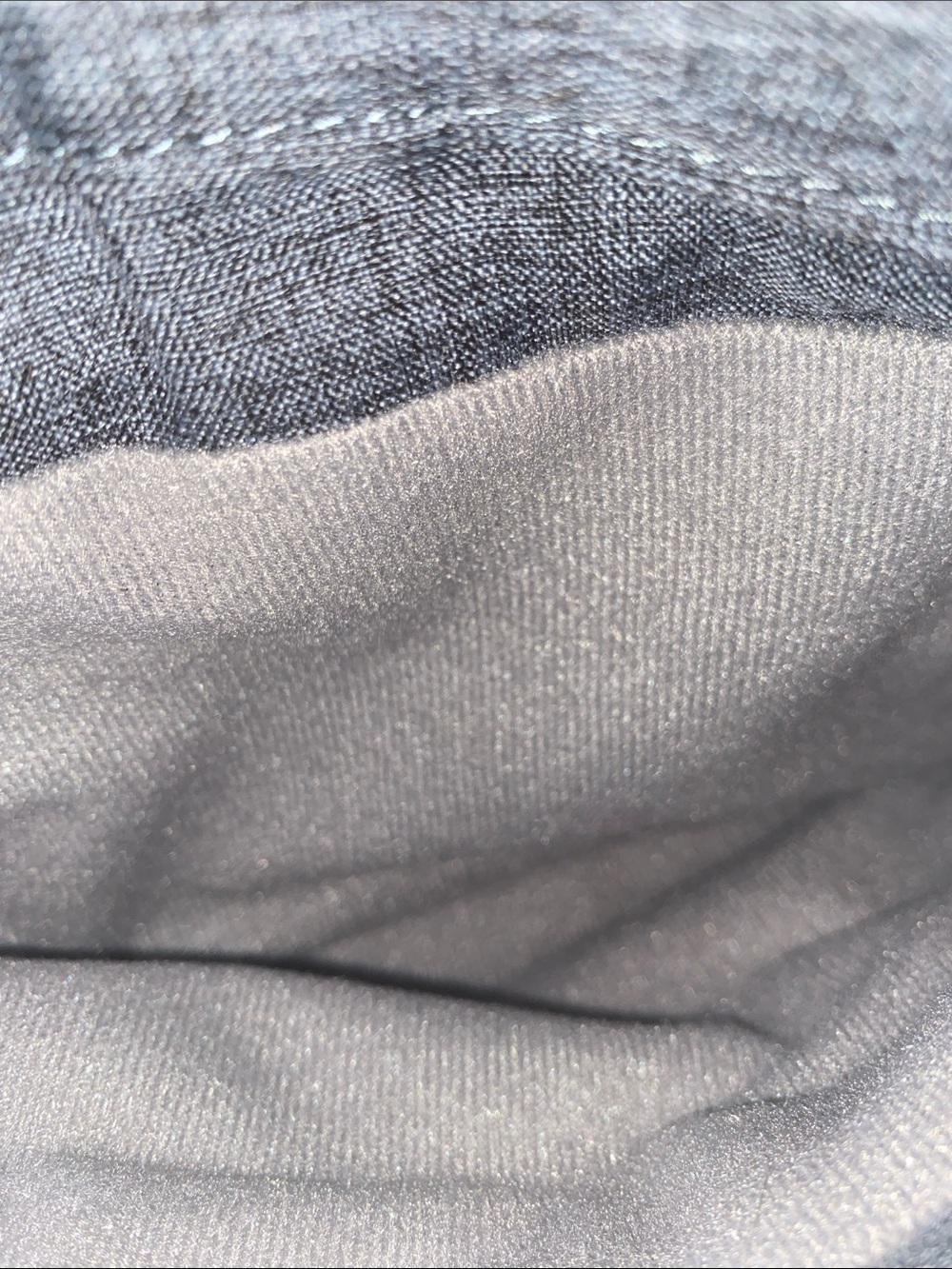 BNWNT Lug Scoop Small in quilted Gray Pouch with dark gray Hardware - Picture 11 of 12
